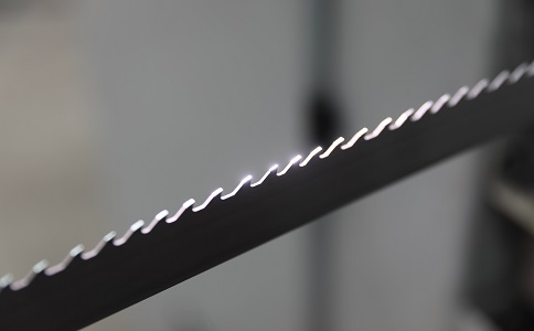 黔西南双金属带锯条产生切削噪音的原因具体有哪些？